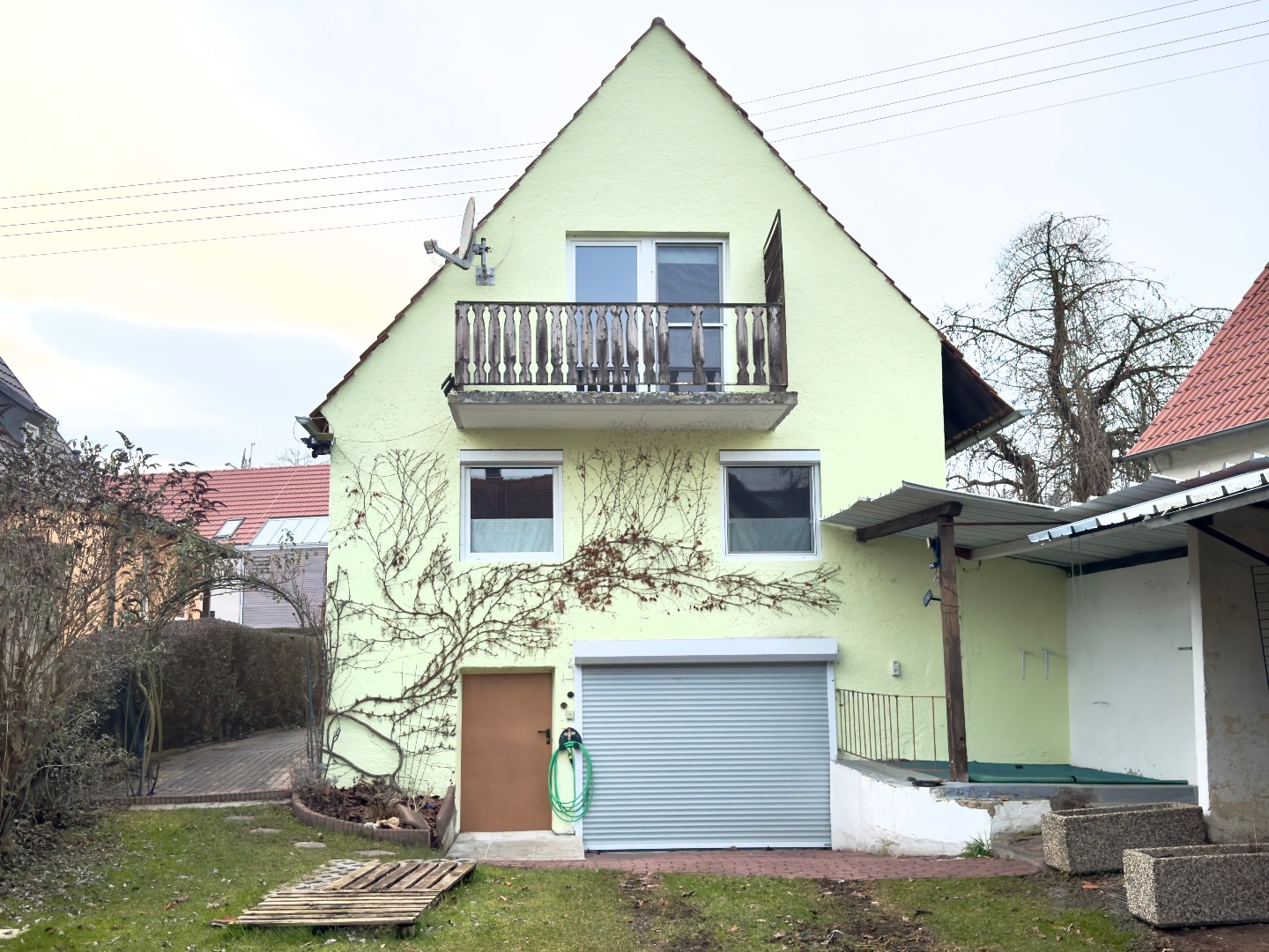 Haus Grundstücksseite 